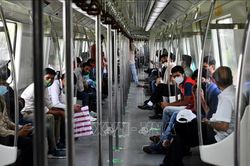 New Delhi dỡ bỏ toàn bộ hạn chế phòng dịch COVID-19