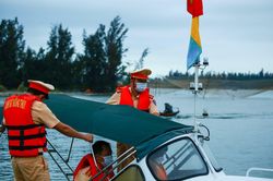 Nguyên nhân ban đầu vụ lật cano ở Cửa Đại khiến 13 người chết