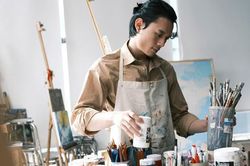 Nguyễn Anh Dũng hóa chàng họa sĩ lãng tử, khoe khéo tài lẻ