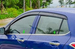 Nẹp chân kính xe ô tô là gì?