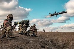 Lượng vũ khí khổng lồ từ phương Tây đang đổ dồn về Ukraine