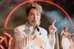 Bị netizen nhận xét hát live Ngày đầu tiên run và hụt hơi, Đức Phúc phản pháo ra sao?