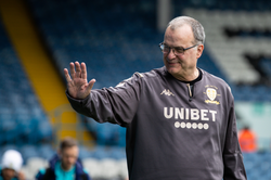 Leeds sa thải HLV Marcelo Bielsa