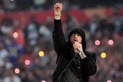 Album 'Curtain Call: The Hits' của Eminem: Sự bùng nổ trở lại của cả một thế hệ