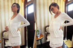 Thúy Diễm bất ngờ đăng ảnh khoe bụng bầu to vượt mặt
