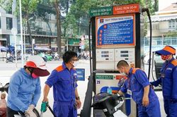 Giá xăng, lương thực, thực phẩm tăng làm CPI tháng 2 tăng 1%