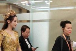 Bị người đi đường chụp trộm, mỹ nhân Hoa ngữ nào vẫn đẹp 'ngút trời'?
