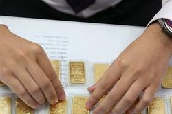 Giá vàng hôm nay tăng chóng mặt, có nên 'tất tay'?