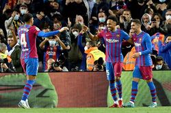Barcelona thắng 3 trận liên tiếp: 3 giây quyết định của Xavi
