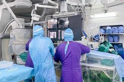 Cứu sống bệnh nhân COVID-19 ho ra máu ồ ạt