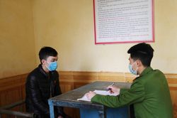 Cất gần 200 triệu vào két sắt, đến ngày lấy ra tiêu thì mất sạch: Công an khởi tố gã hàng xóm