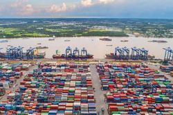 Bộ Công Thương lên tiếng về việc TP HCM triển khai thu phí cảng biển