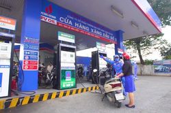 Giá xăng cao chưa từng có, gần 27.000 đồng/lít