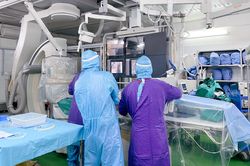 Cứu sống thanh niên mắc COVID-19 trên nền lao phổi, ho ra máu ồ ạt