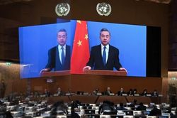 Ngoại trưởng Trung Quốc kêu gọi Ukraine tiếp tục đàm phán vì hòa bình với Nga