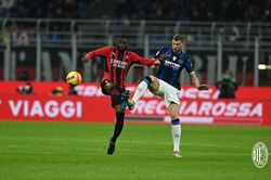 Milan và Inter bất phân thắng bại ở lượt đi bán kết Coppa Italia