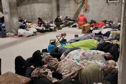 Hàng trăm người Việt ở Ukraine đã được hỗ trợ sơ tán khỏi vùng chiến sự