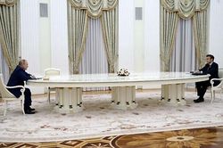 Tổng thống Putin cảnh báo Ukraine trong cuộc điện đàm với ông Macron