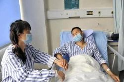 Hai vợ chồng đều ung thư ruột chỉ vì thói quen này