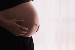 Giả mang thai nhiều lần để được nghỉ làm hưởng lương