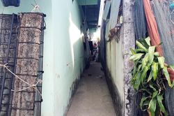 Điều tra bé gái bán vé số dạo nghi bị người thân hành hạ