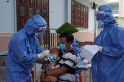 Dịch COVID-19: Không xông cho trẻ, không dùng thuốc kháng virus khi chưa có chỉ định