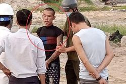Vụ lái máy múc 'băm nát' ô tô bán tải: Tài xế đối mặt mức án nào?