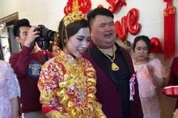 Chê chồng không xứng nhất quyết ly hôn, 1 năm sau vợ cũ 'sốc nặng' khi thấy mặt cô dâu mới của chồng