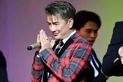 Đàm Vĩnh Hưng nhắc đến 2 từ 'chính nghĩa' sau khi được fan hô to 'mãi đỉnh' ngay giữa sân khấu