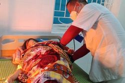 Mâu thuẫn với bạn, 3 học sinh ăn lá ngón tự tử
