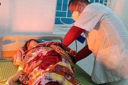 Nghệ An: Mẫu thuẫn giữa các nhóm bạn, 3 em học sinh ăn lá ngón tự tử
