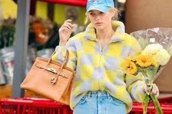 Phong cách hiện đại như Elsa Hosk