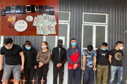 Người phụ nữ cùng 7 nam giới mở 'sới' xóc đĩa