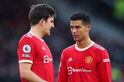 The Times: 'Cầu thủ MU bất bình với Maguire trên sân tập'