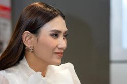 Võ Hoàng Yến lần đầu làm MC