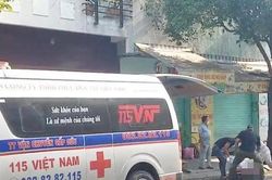 Người đàn ông rơi từ lầu cao tử vong bên đường TP HCM