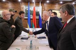 Nga và Ukraine đề cập tới khả năng ngừng bắn