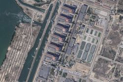 Nhà máy điện hạt nhân lớn nhất châu Âu bốc cháy, ông Zelensky tố Nga 'tái hiện' thảm họa Chernobyl