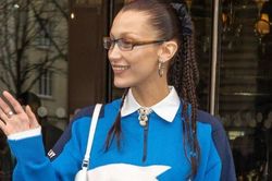 Bella Hadid đính kim cương lên răng