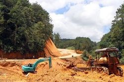 Hai dự án giao thông đường bộ cấp bách chậm tiến độ
