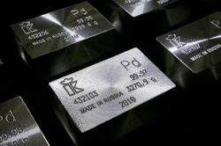 Giá vàng thế giới hôm nay (5/3): Palladium chạm mốc 3000 USD, vàng tăng 1,6%
