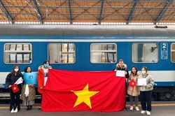 Đưa gần 1.000 người Việt ở Ukraine về nước