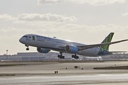 Các hãng hàng không thông báo chuyến bay sơ tán công dân tại Ukraine về nước