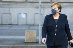 Bà Merkel bị trộm ví khi đi siêu thị