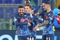 Góc Anh Ngọc: Từ trên cao, Maradona đang ngắm nhìn