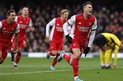 Watford 2-3 Arsenal: Nhọc nhằn trở lại Top 4