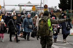 Ukraine bắt đầu sơ tán dân thường qua hành lang nhân đạo tại thành phố Mariupol