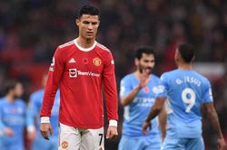 Ronaldo bất ngờ vắng mặt đội hình MU đấu Man City