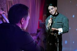 Kim Lý thật sự quá 'u mê' Hồ Ngọc Hà rồi: Chọn góc đứng riêng xem bà xã hát không lỡ nhịp nào!