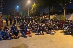 Hàng chục CSGT, CSCĐ vây bắt nhóm quái xế 'biểu diễn' lúc rạng sáng
